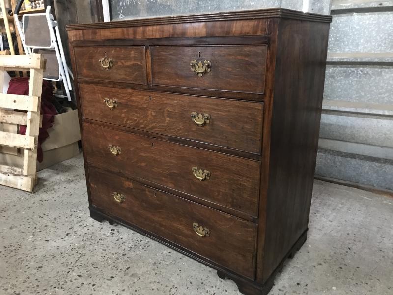 Early 19th century oak chest of drawers