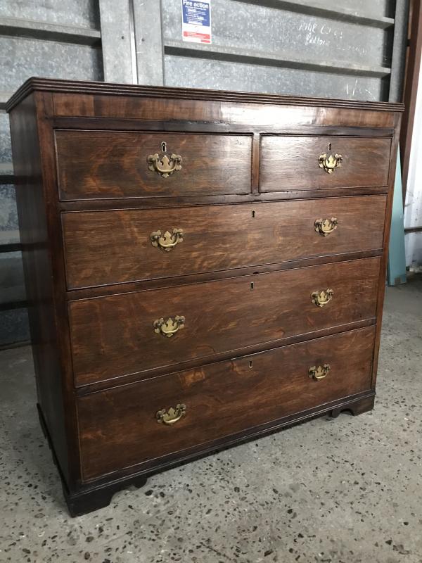 Early 19th century oak chest of drawers
