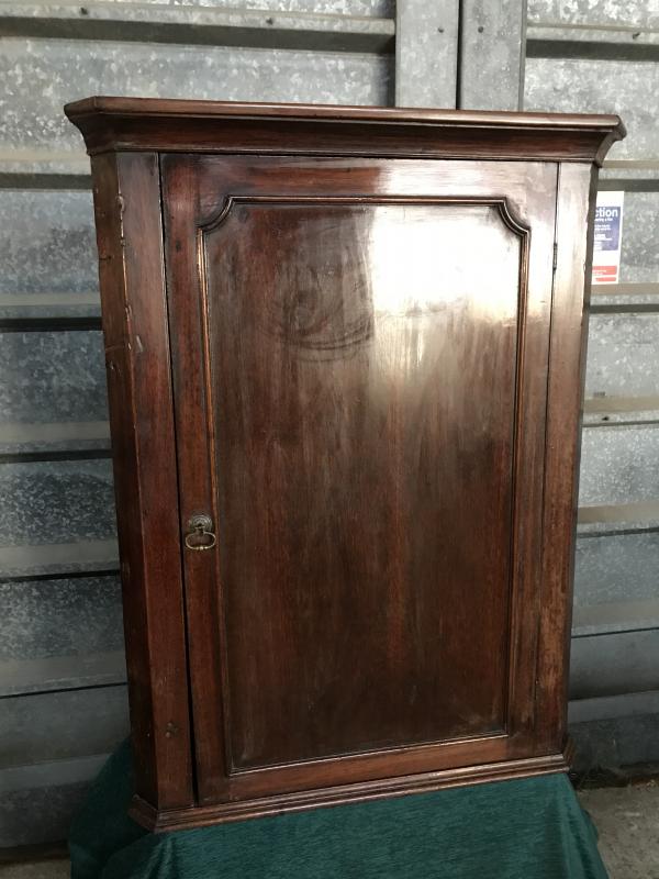 Beautiful George 111 Mahogany corner cupboard