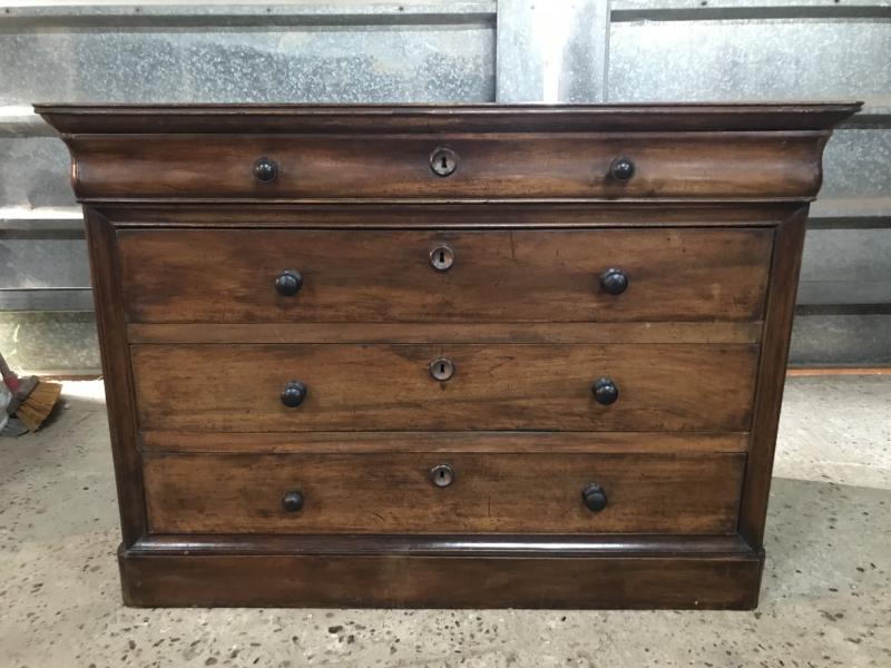 Louis Philippe 19th century French chest of drawers .