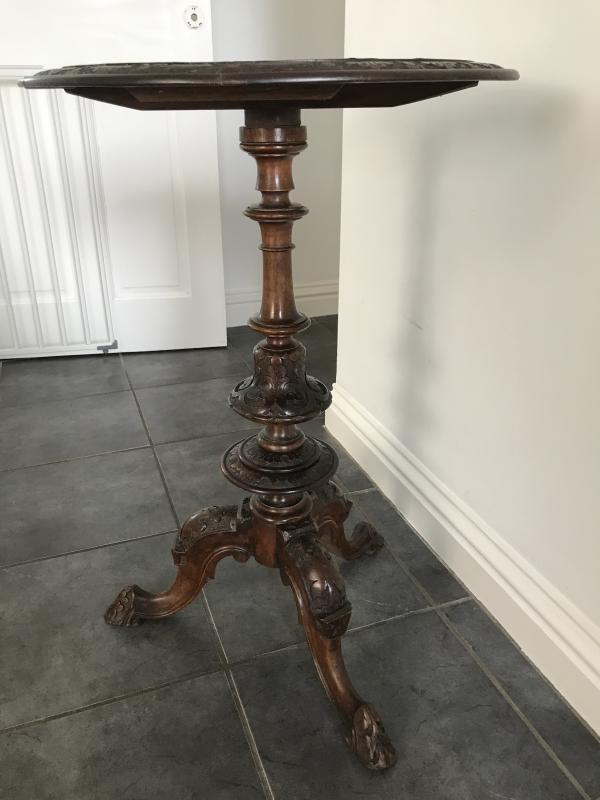 Victorian burr Walnut occasional table