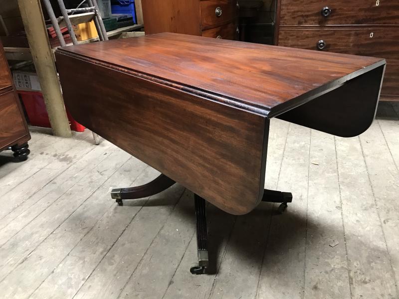 Georgian Mahogany drop leaf / breakfast table.