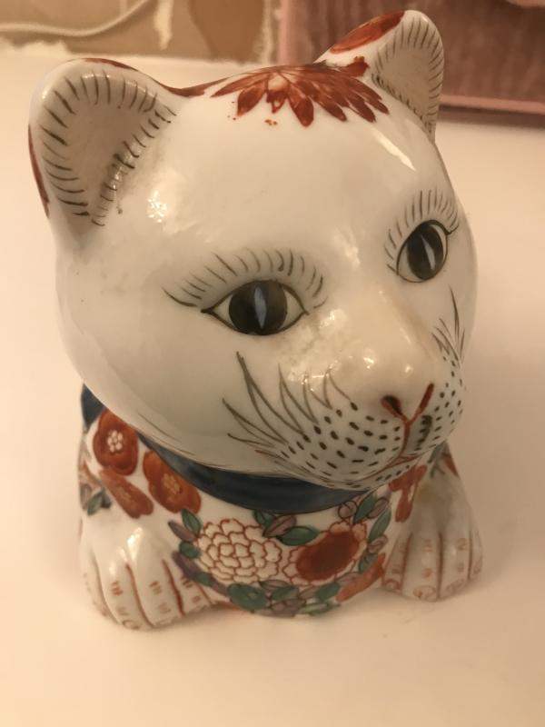 Antique Japanese Imari signed porcelain cat.