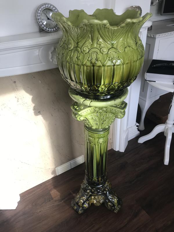 Large green Victorian majolica jardiniere.