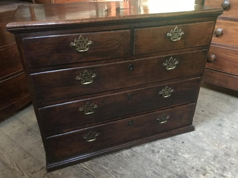 18th century oak 5 drawer chest of drawers.
